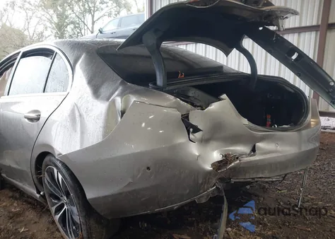 2022 Mercedes-Benz C 300 4Matic z USA, uszkodzony, nr VIN W1KAF4HB6NR044531